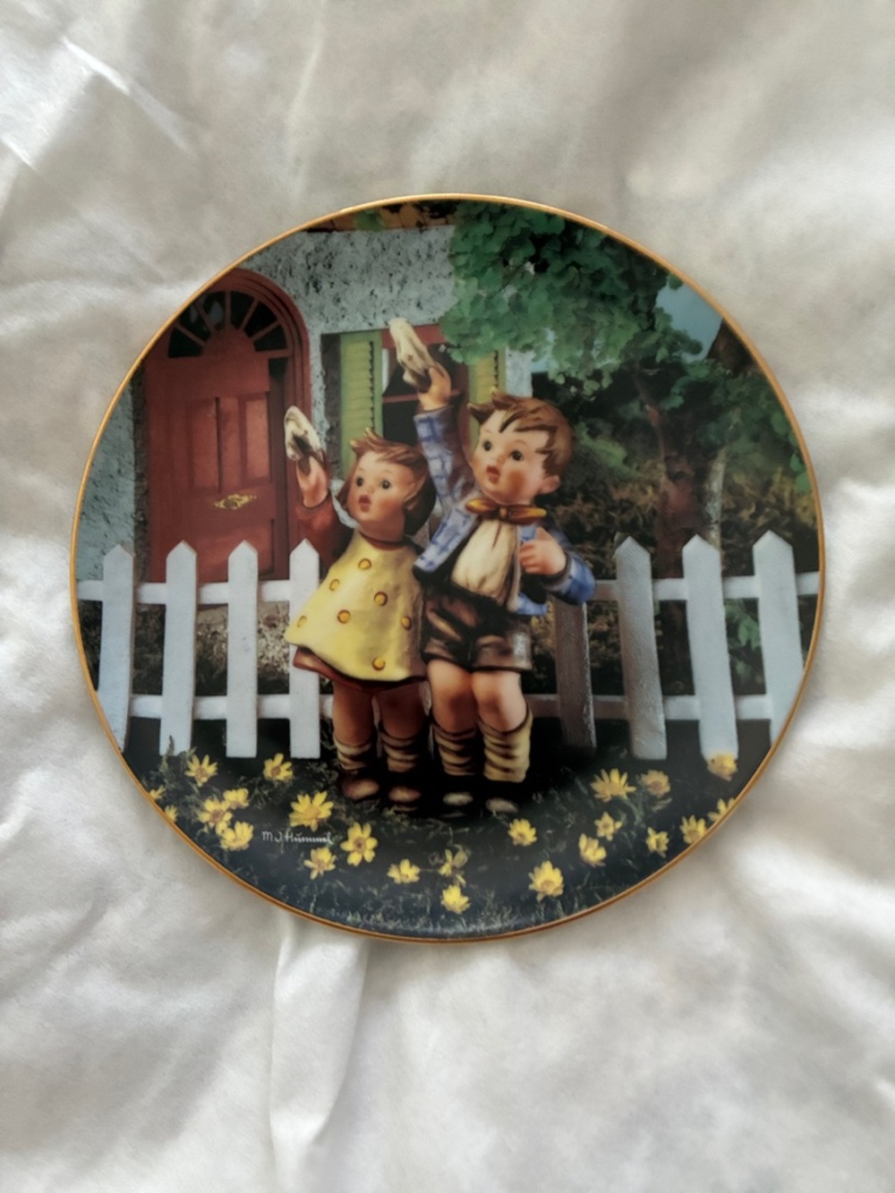 Hummel White Backstamp 'Come Back Soon' Collector Plate